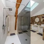 Loft Spacieux - Piscine - 220m2 - Calme