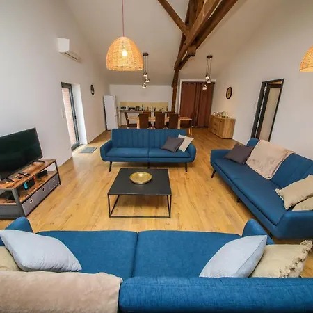 Loft Spacieux - Piscine - 220m2 - Calme * 河镇