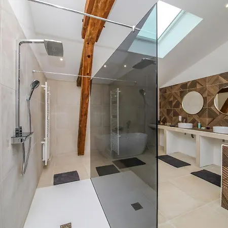 Loft Spacieux - Piscine - 220m2 - Calme