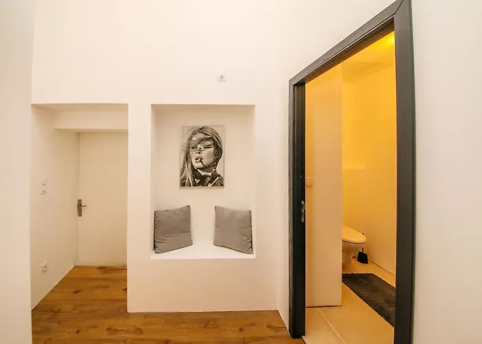 Ferienhaus Loft Spacieux - Piscine - 220m2 - Calme Rivières